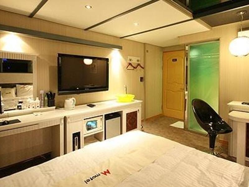 M Motel