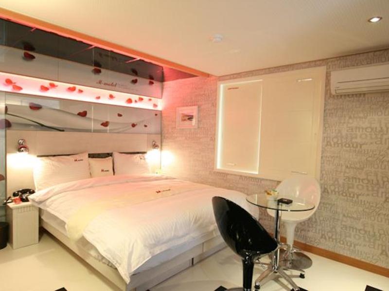 M Motel