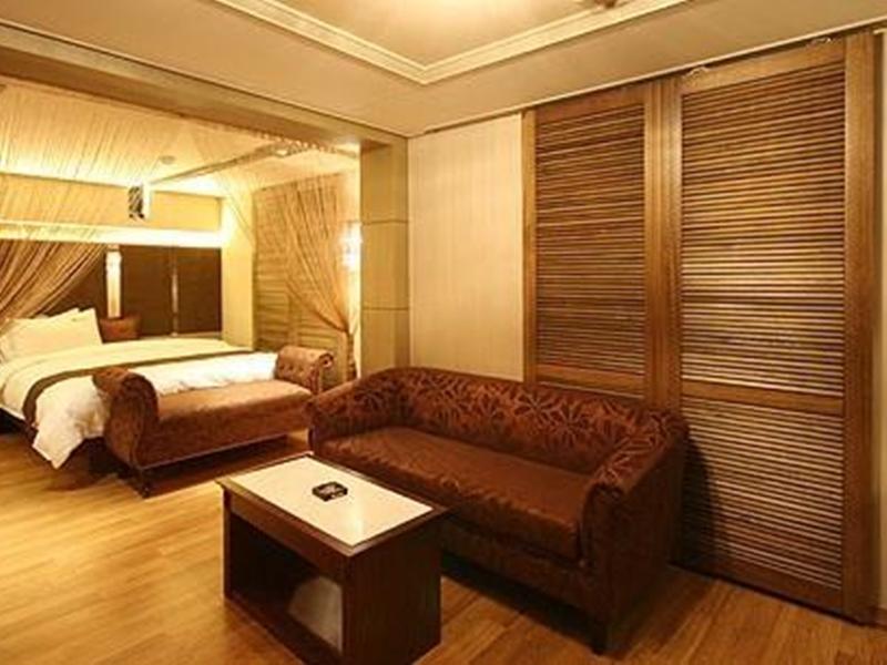 M Motel