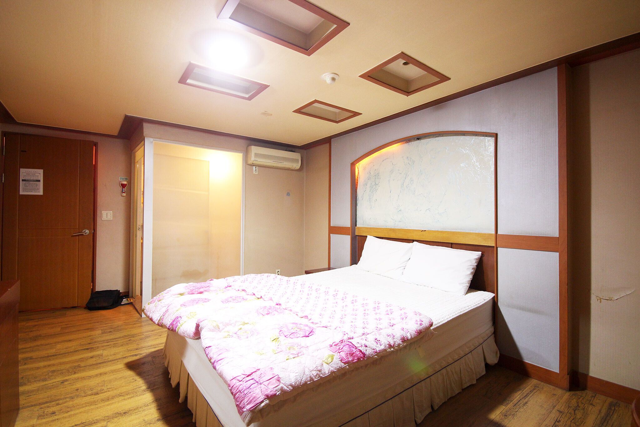 Naias Motel