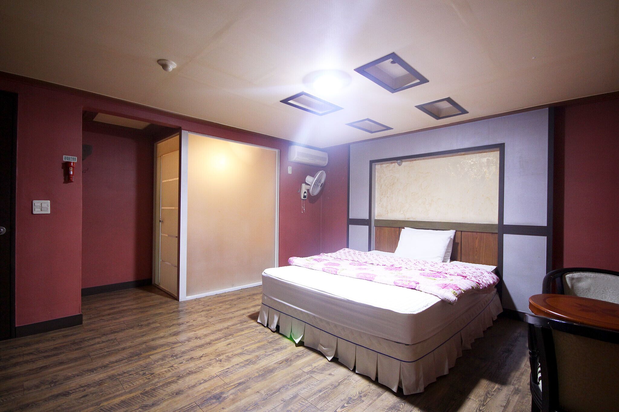 Naias Motel