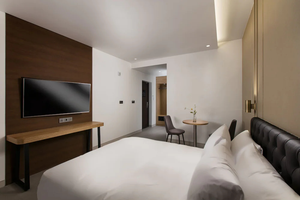 Oia Hotel