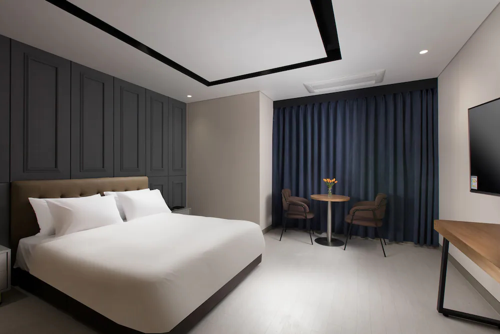 Oia Hotel