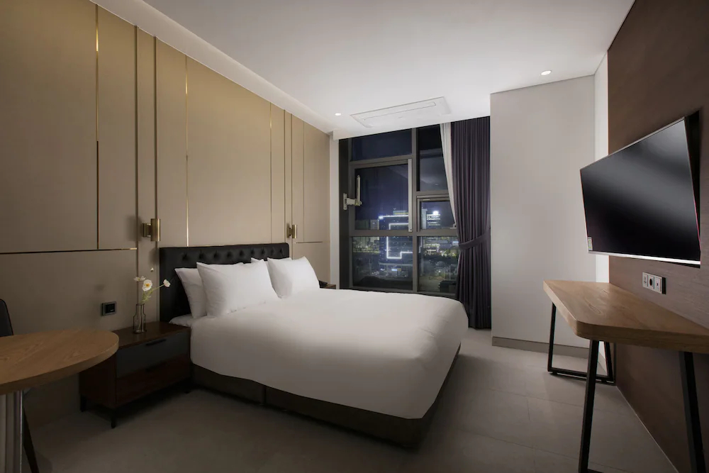 Oia Hotel