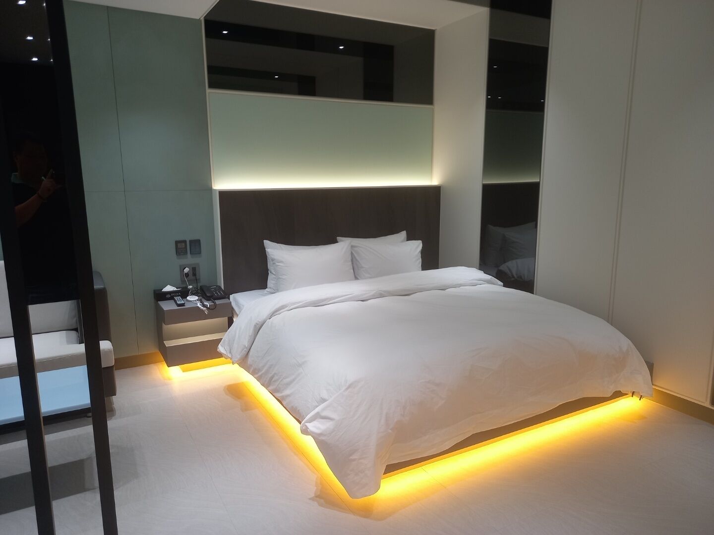 Reina Hotel