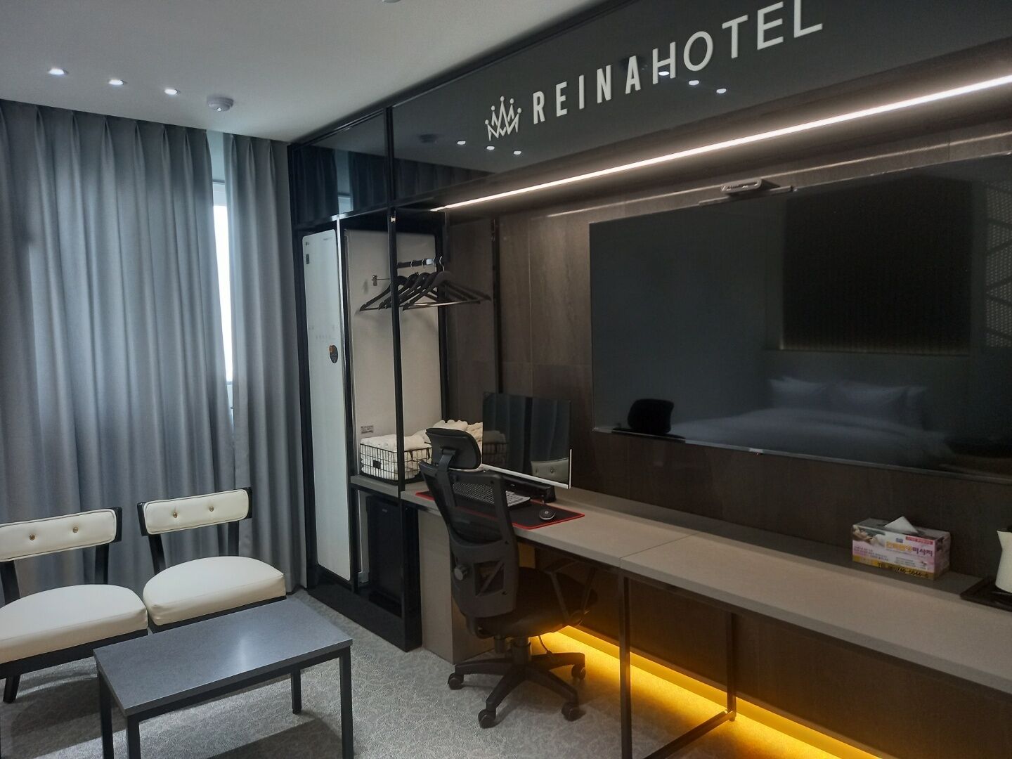 Reina Hotel