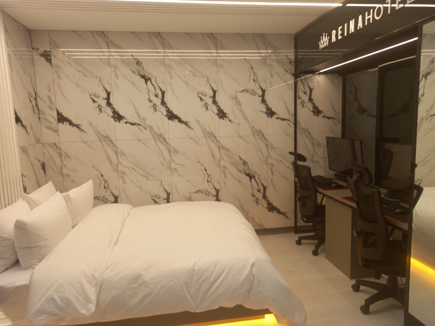 Reina Hotel
