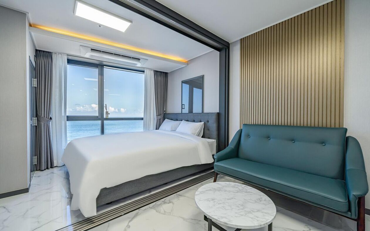 Song Jeong Hotel Blue Castle