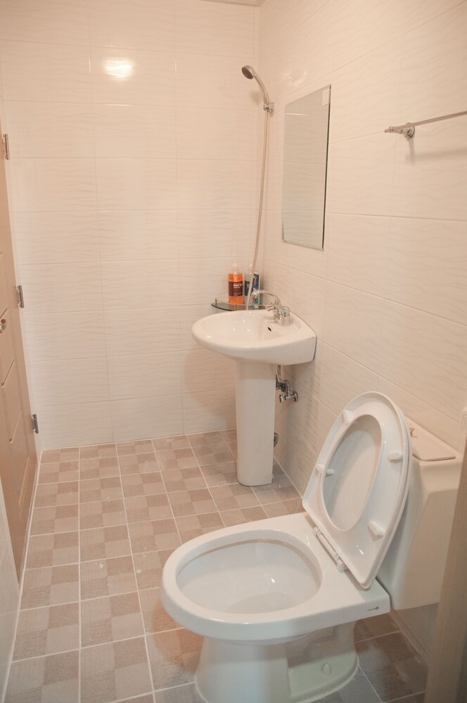 Suk Bak Dot Com Guest House