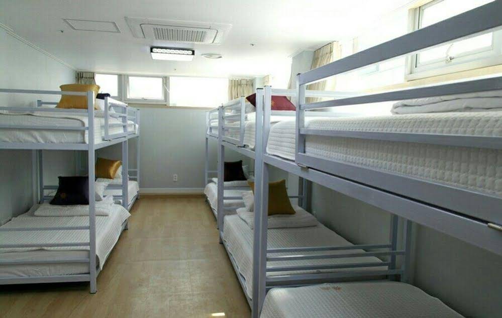 Sun and Moon Guest House - Hostel