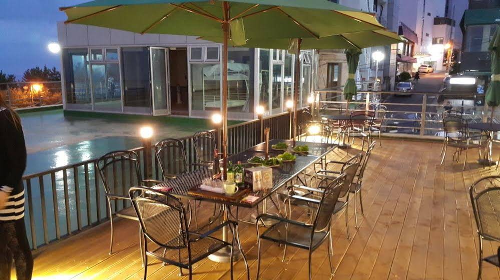 Sun and Moon Guest House - Hostel
