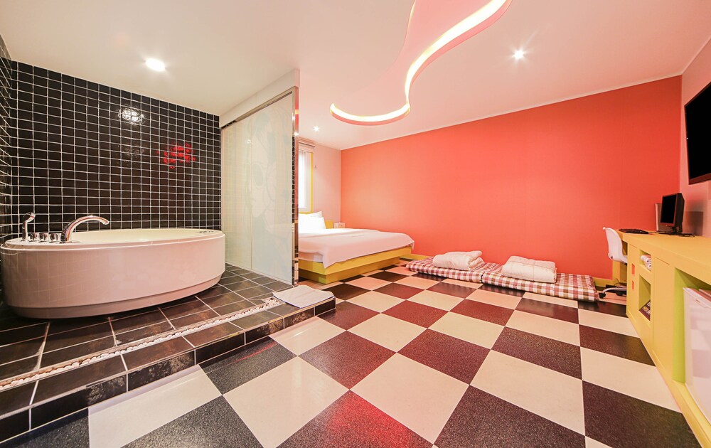 The Sharp Motel