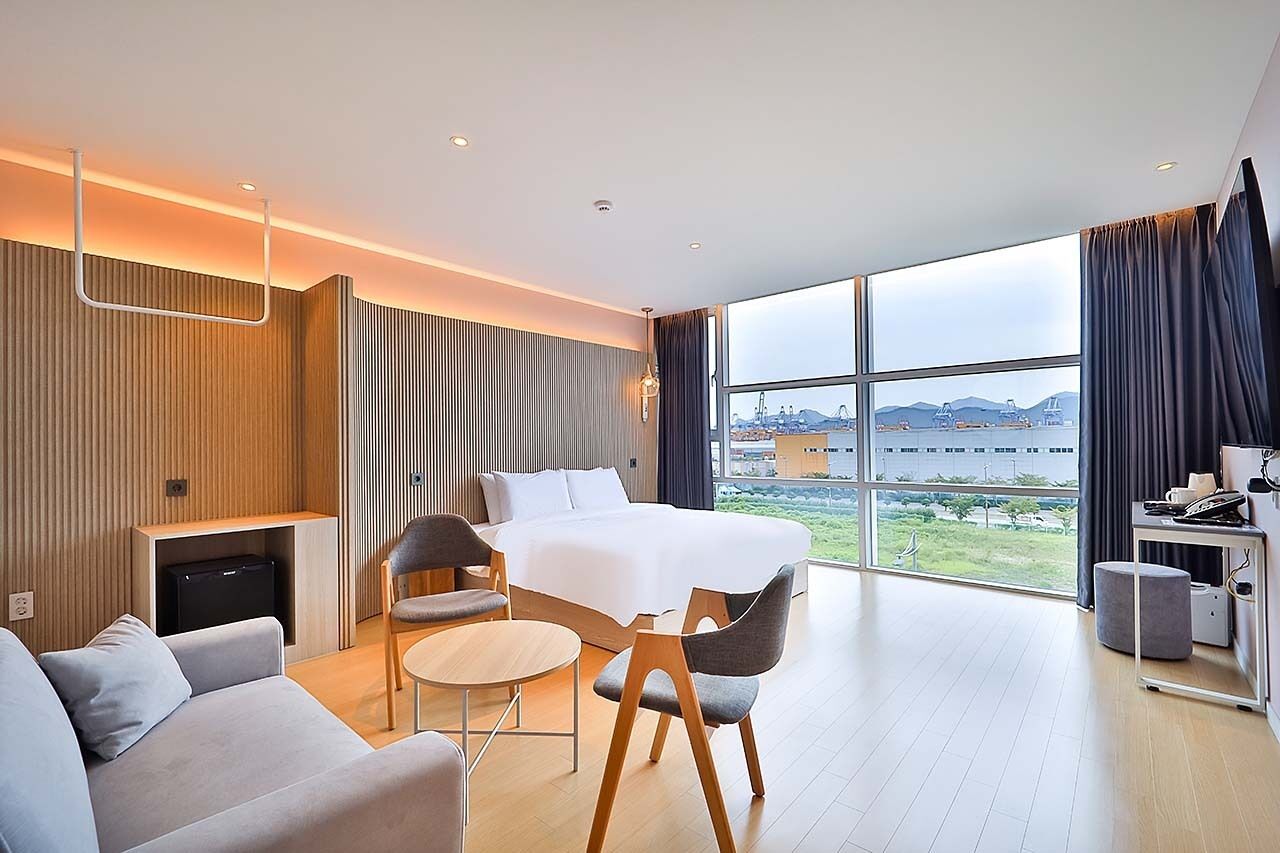 Browndot Busan Newport Signature