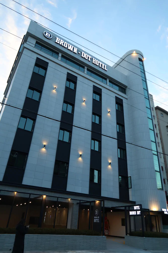 Brown Dot Hotel Palyong