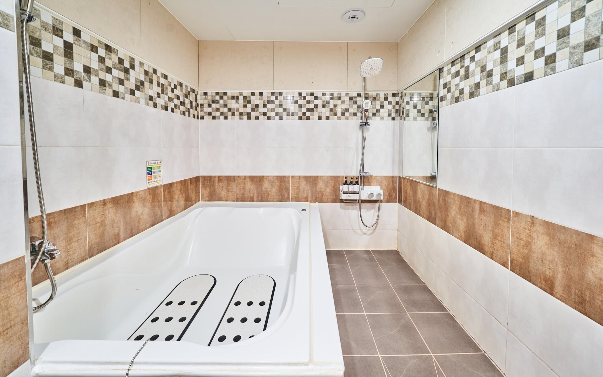 Changwon Bonggok Dong Hotel Daon