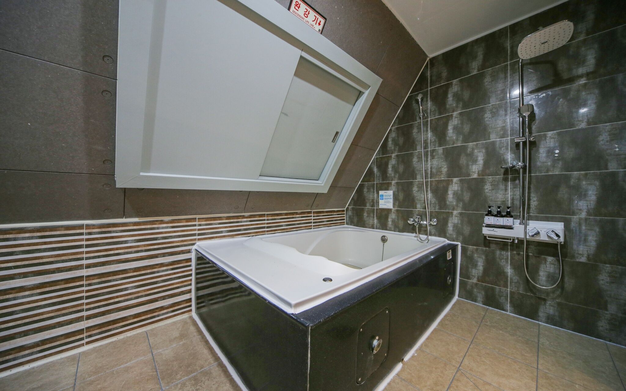 Changwon Bonggok Dong Hotel Daon