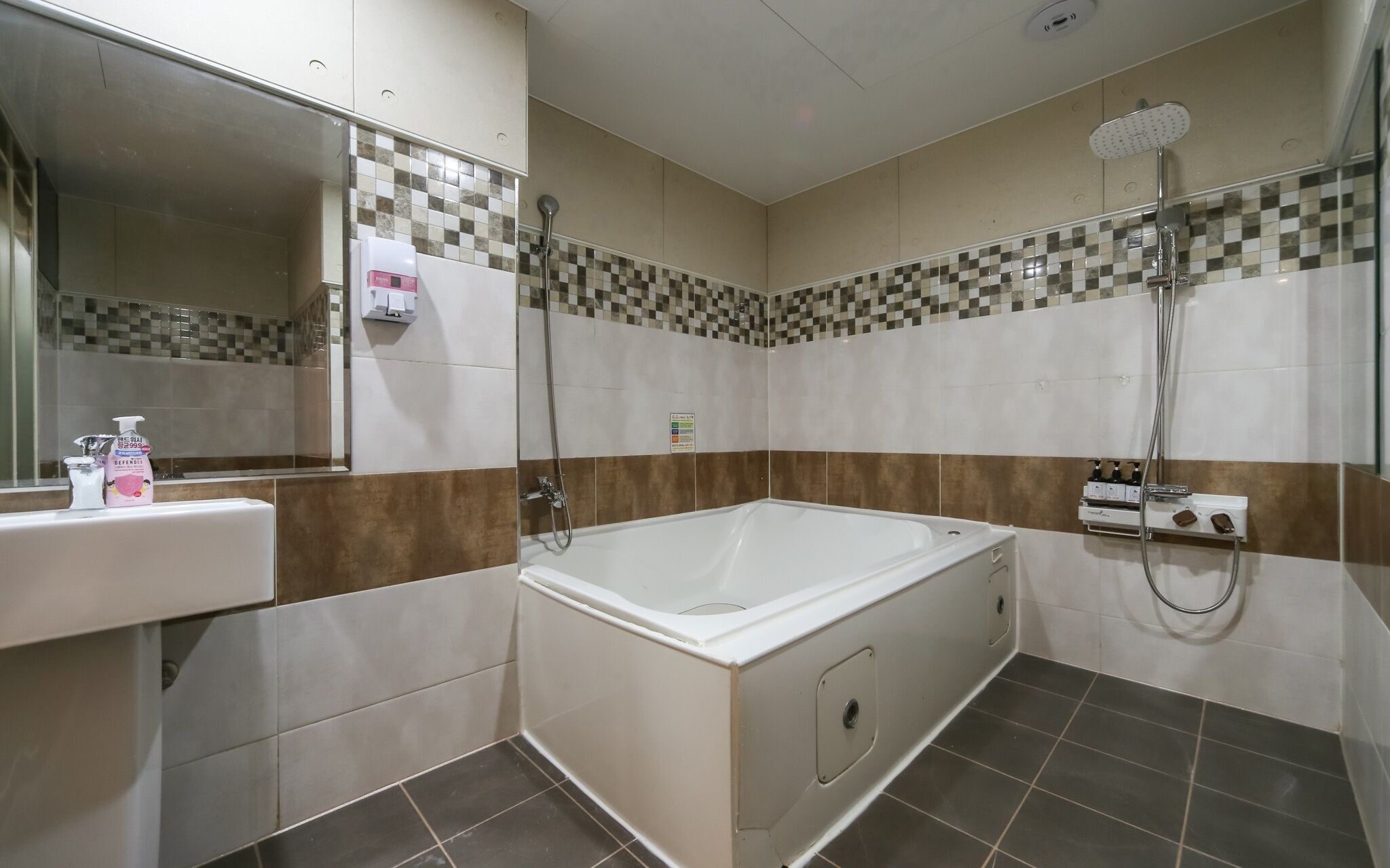 Changwon Bonggok Dong Hotel Daon