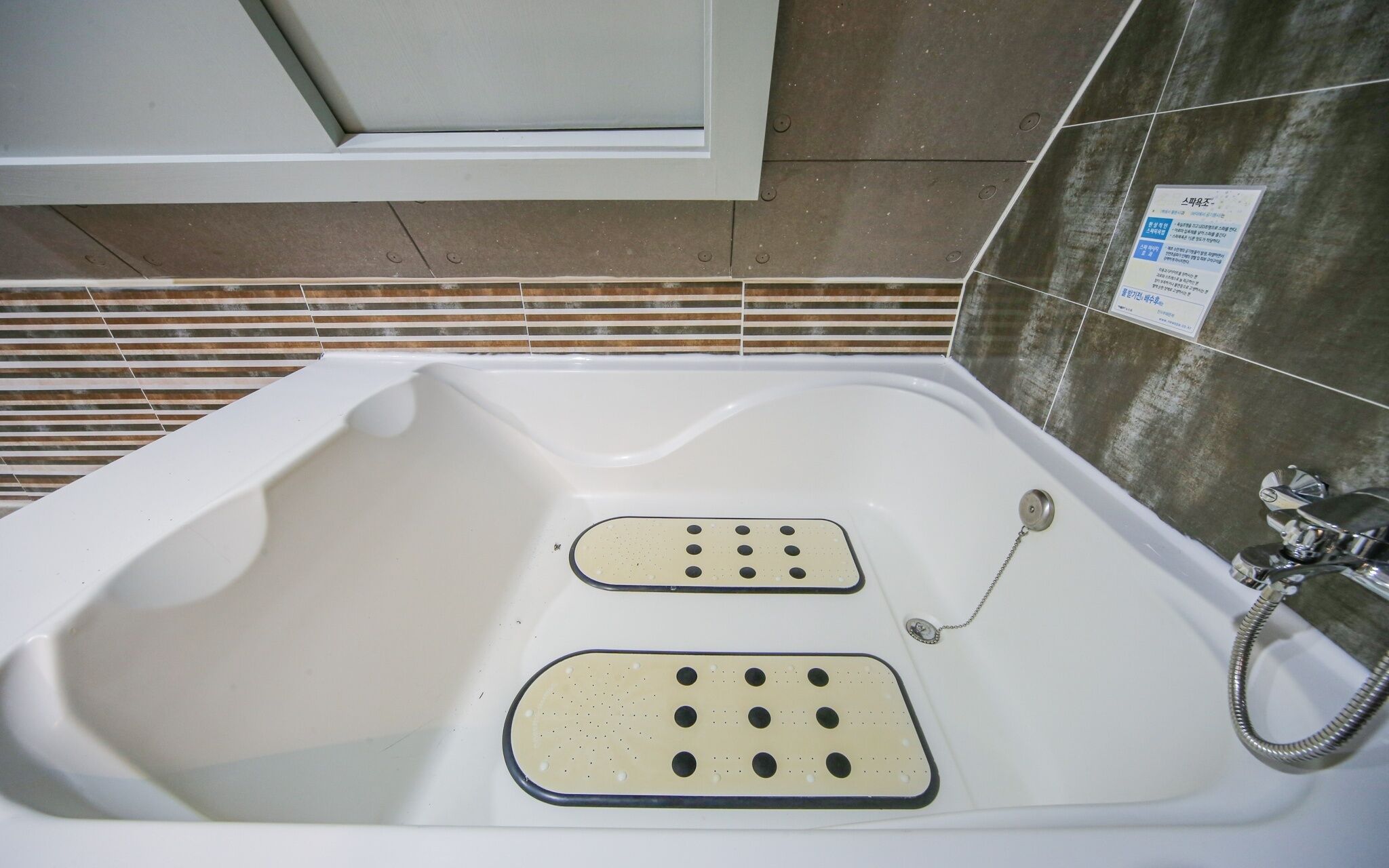 Changwon Bonggok Dong Hotel Daon