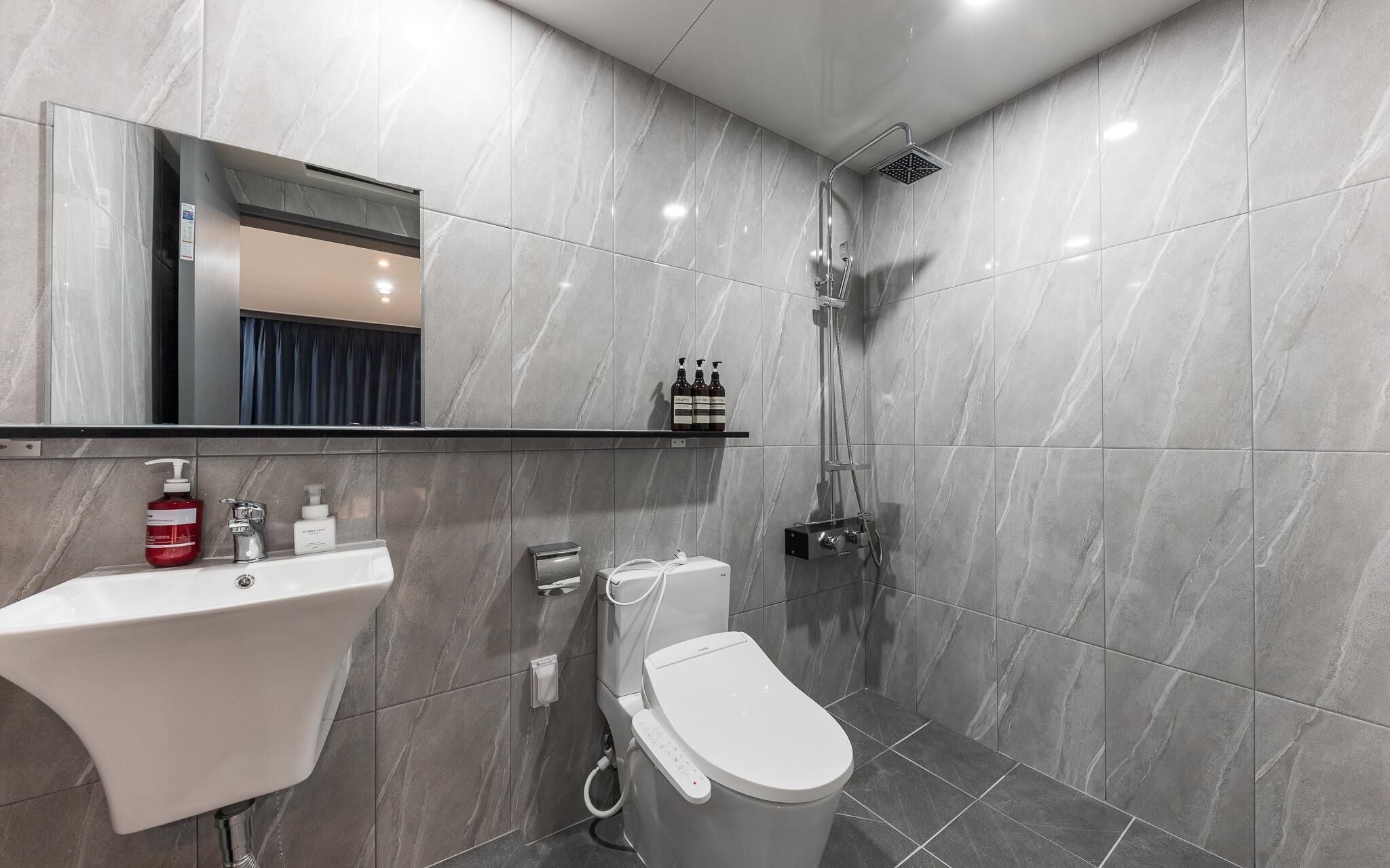 Changwon Jungangdong Business Hotel Hue