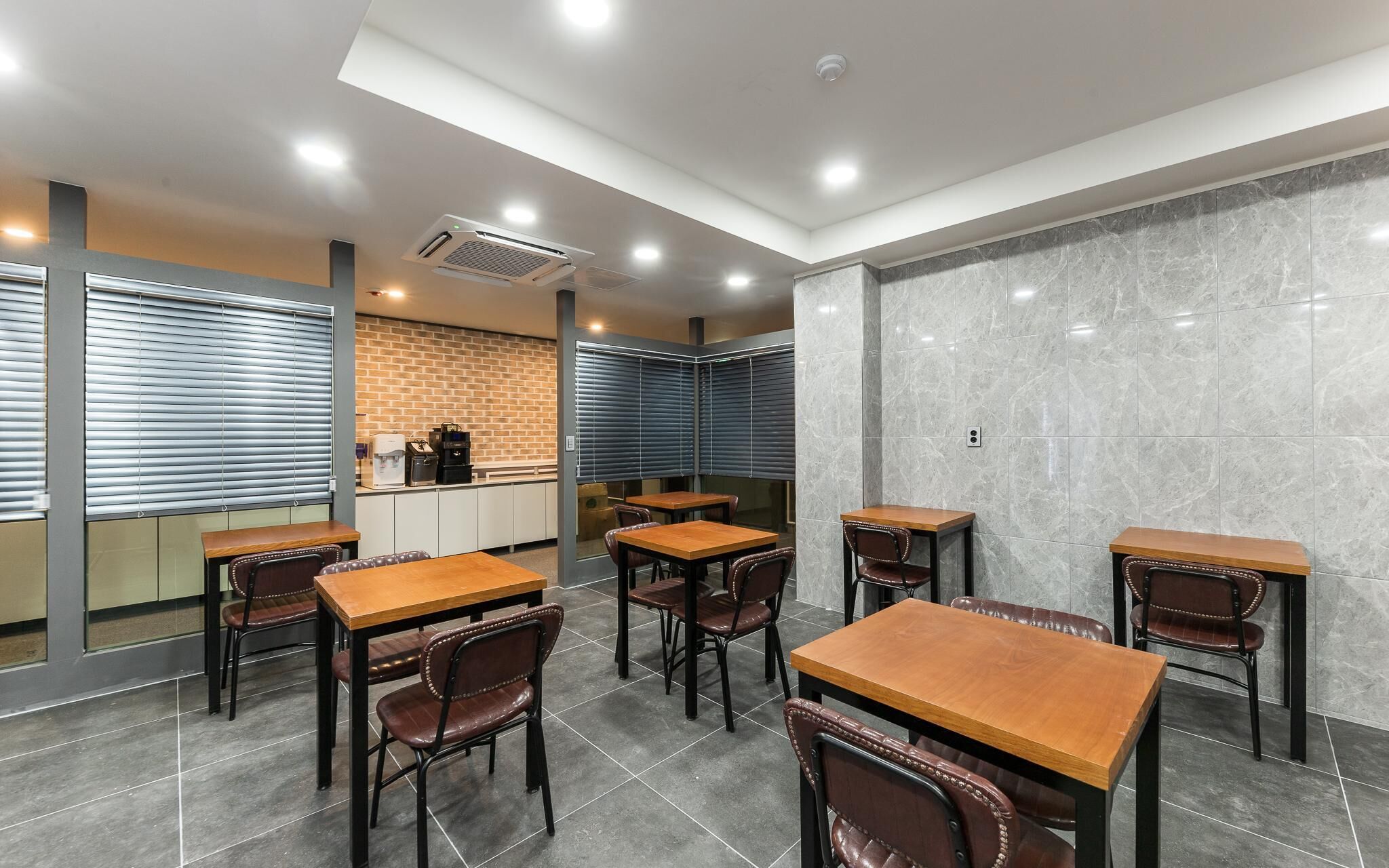 Changwon Jungangdong Business Hotel Hue