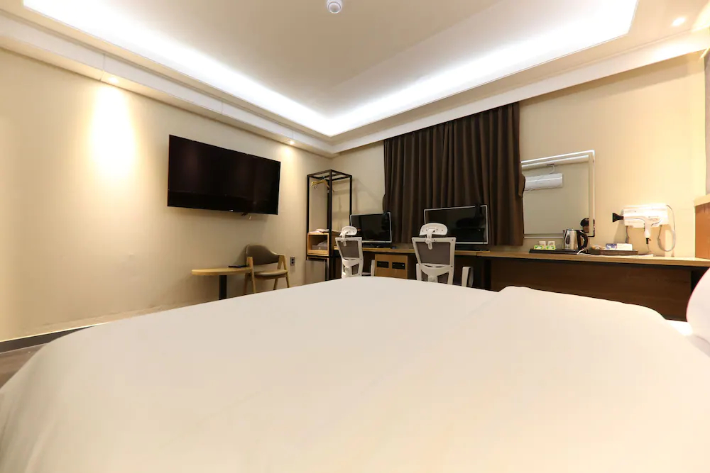 Brown Dot Hotel Cheonan