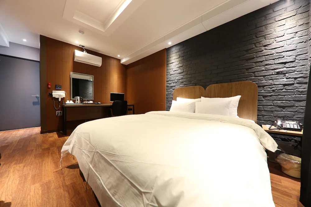 Brown Dot Hotel Cheonan