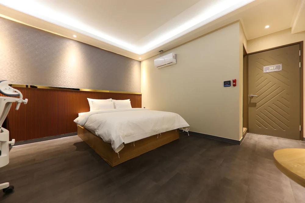 Brown Dot Hotel Cheonan