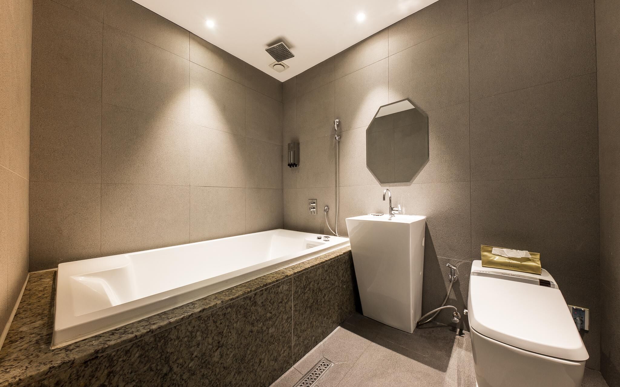 Cheonan La Tree Hotel