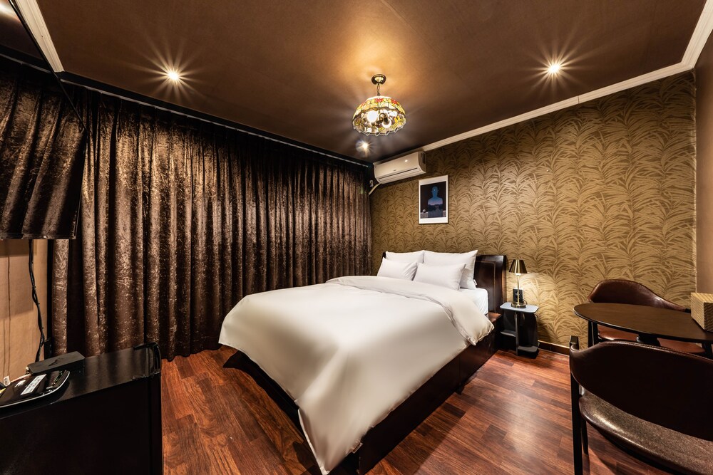 Shourin Hotel