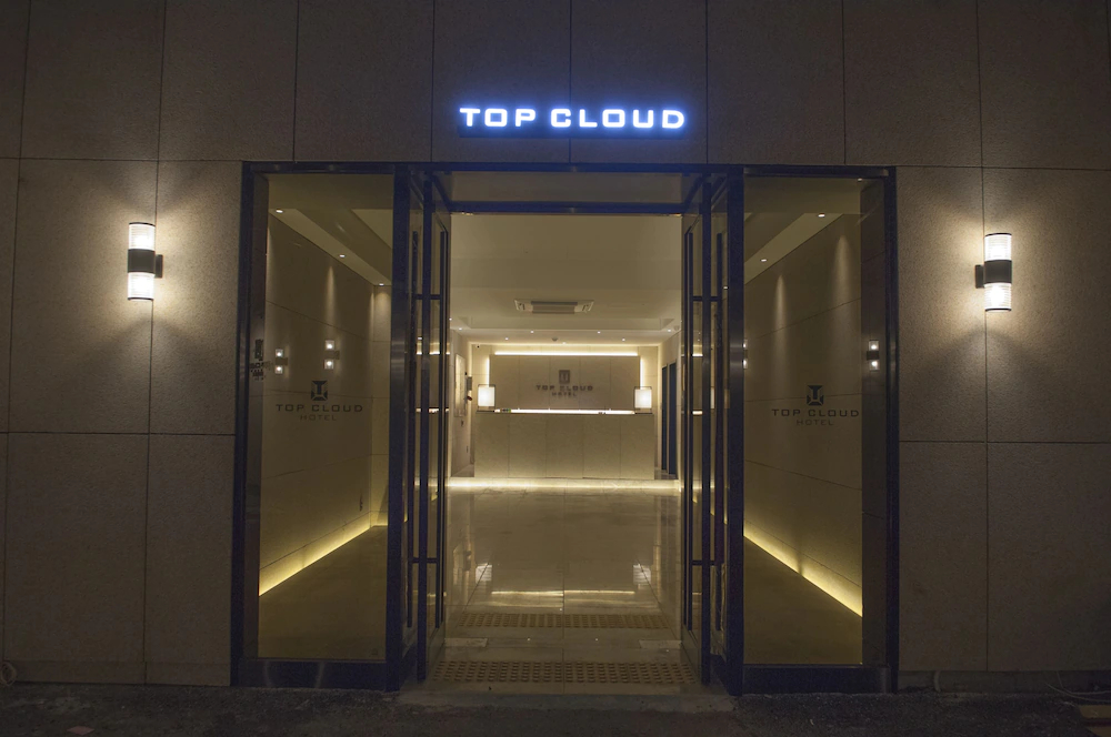 Top Cloud Hotel