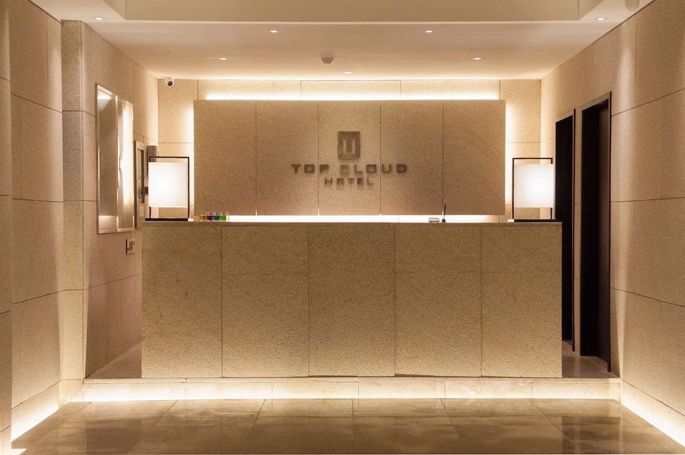Top Cloud Hotel