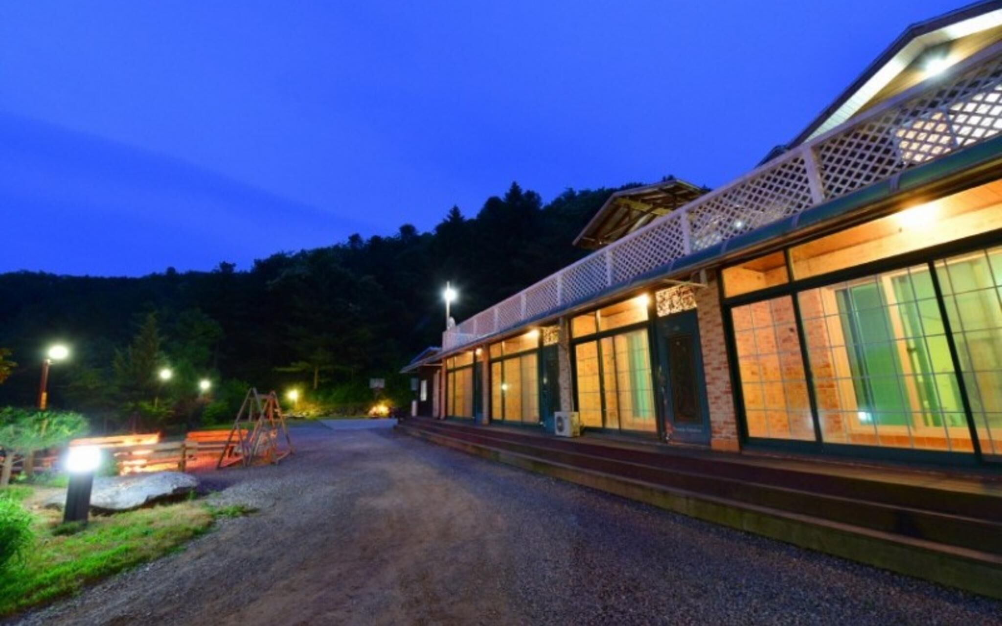 Aisan Tennis Pension