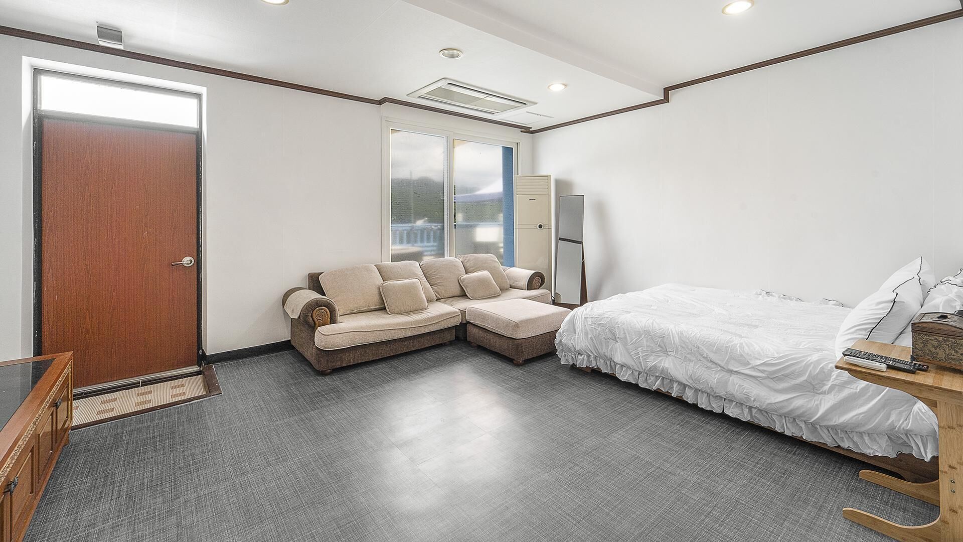 Chuncheon Dogandstay