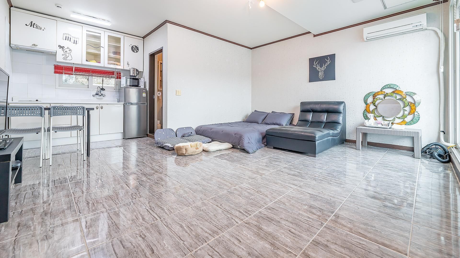 Chuncheon Dogandstay