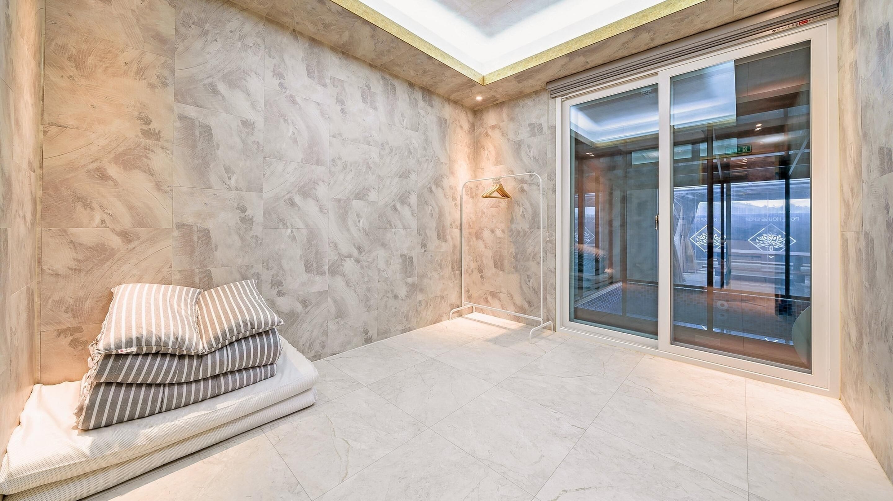 Chuncheon Poolhouse Epop