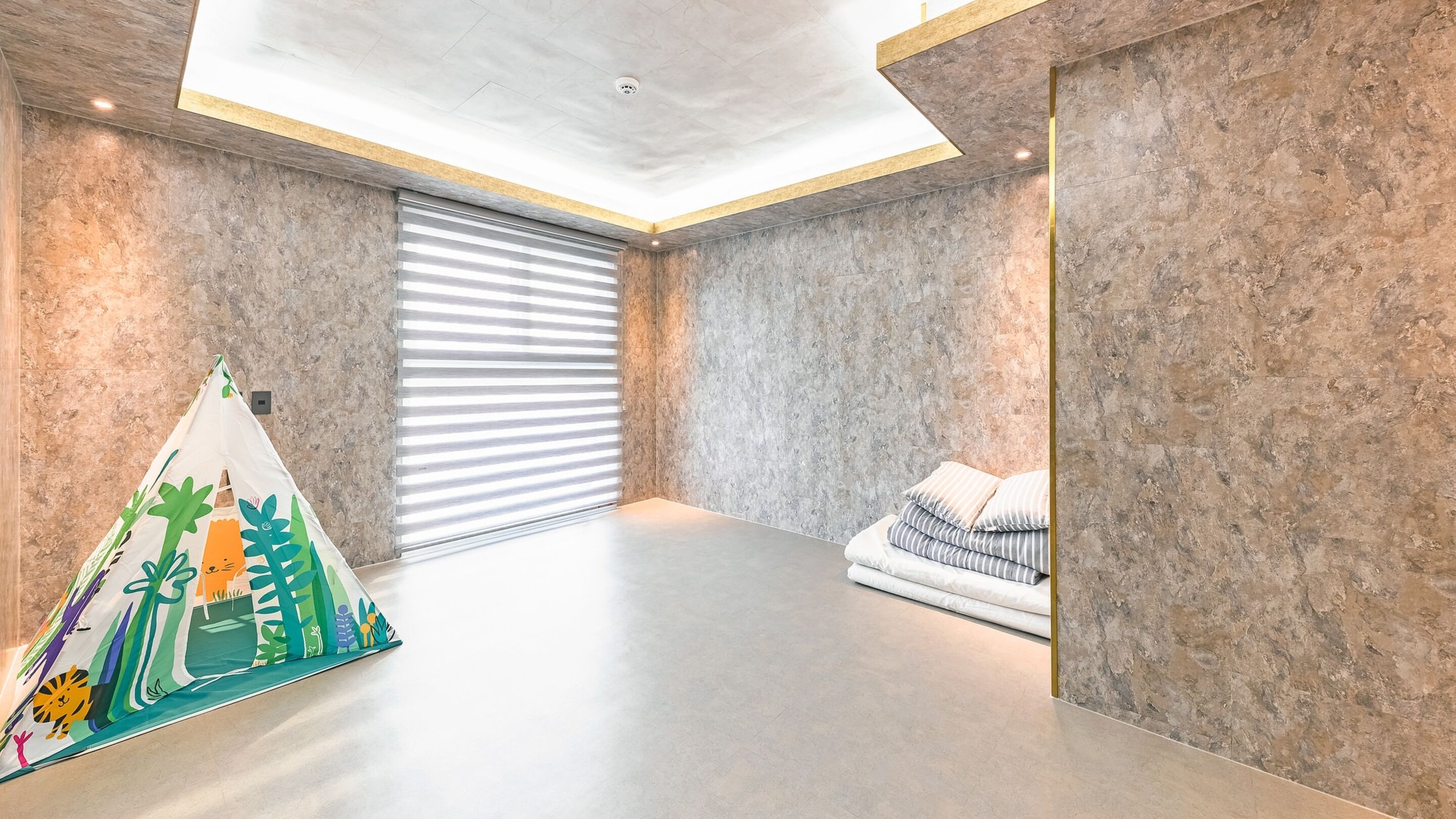 Chuncheon Poolhouse Epop