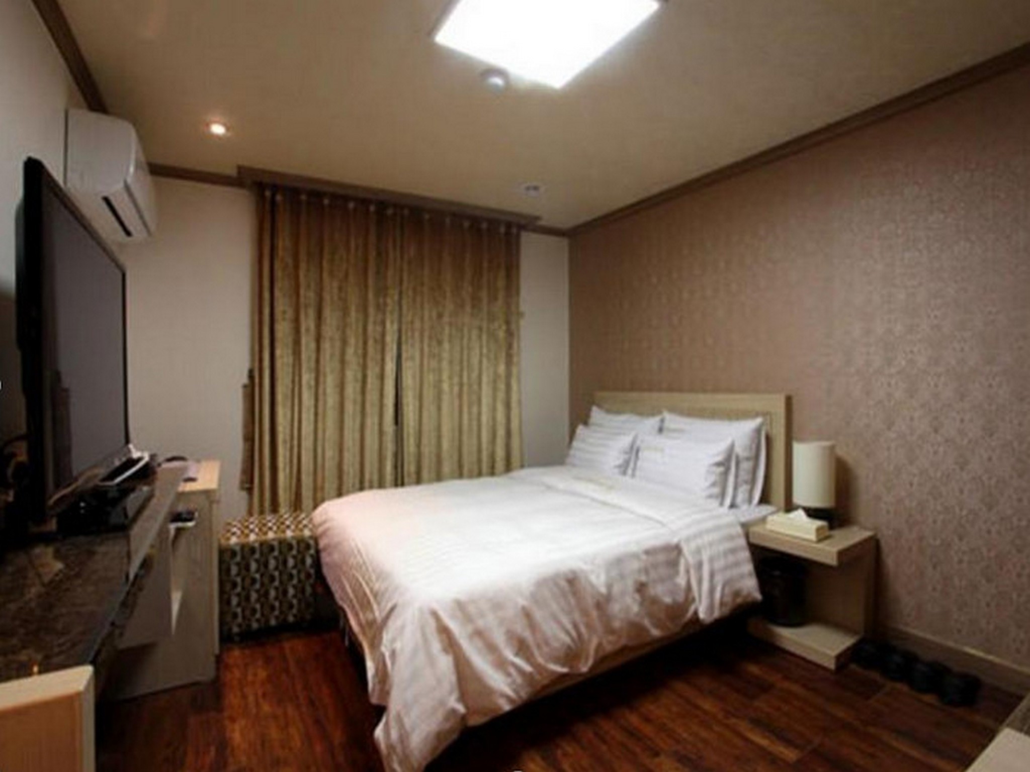 Chuncheon Tourist Hotel