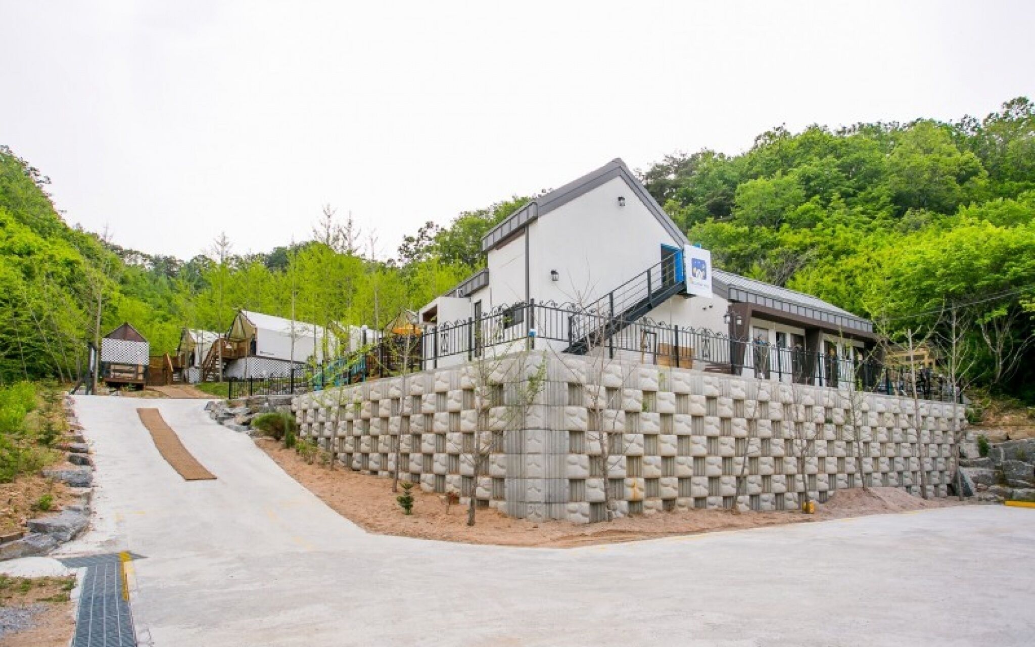 Chuncheon Yellow Hill Glamping Pension