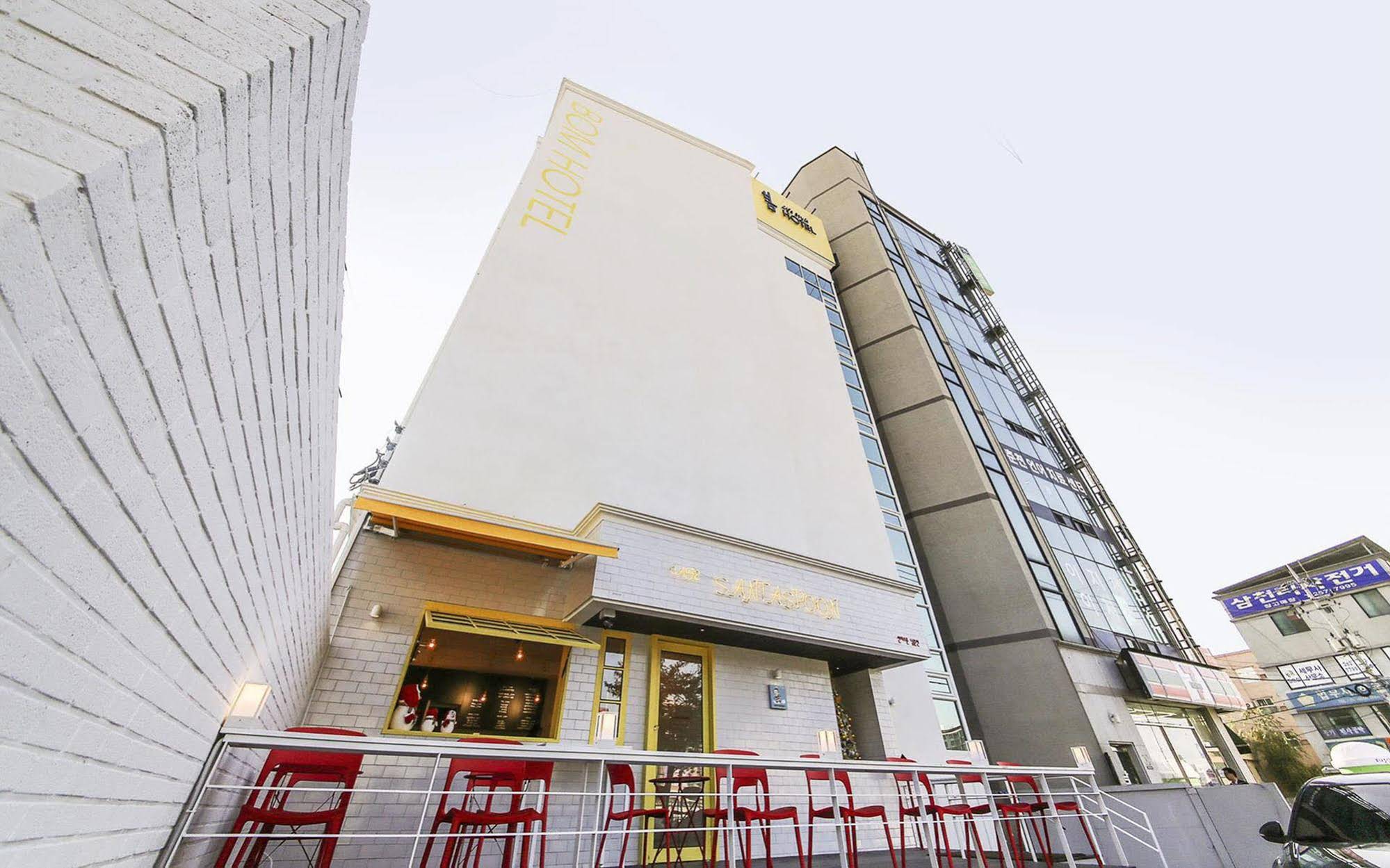 Hotel Bom