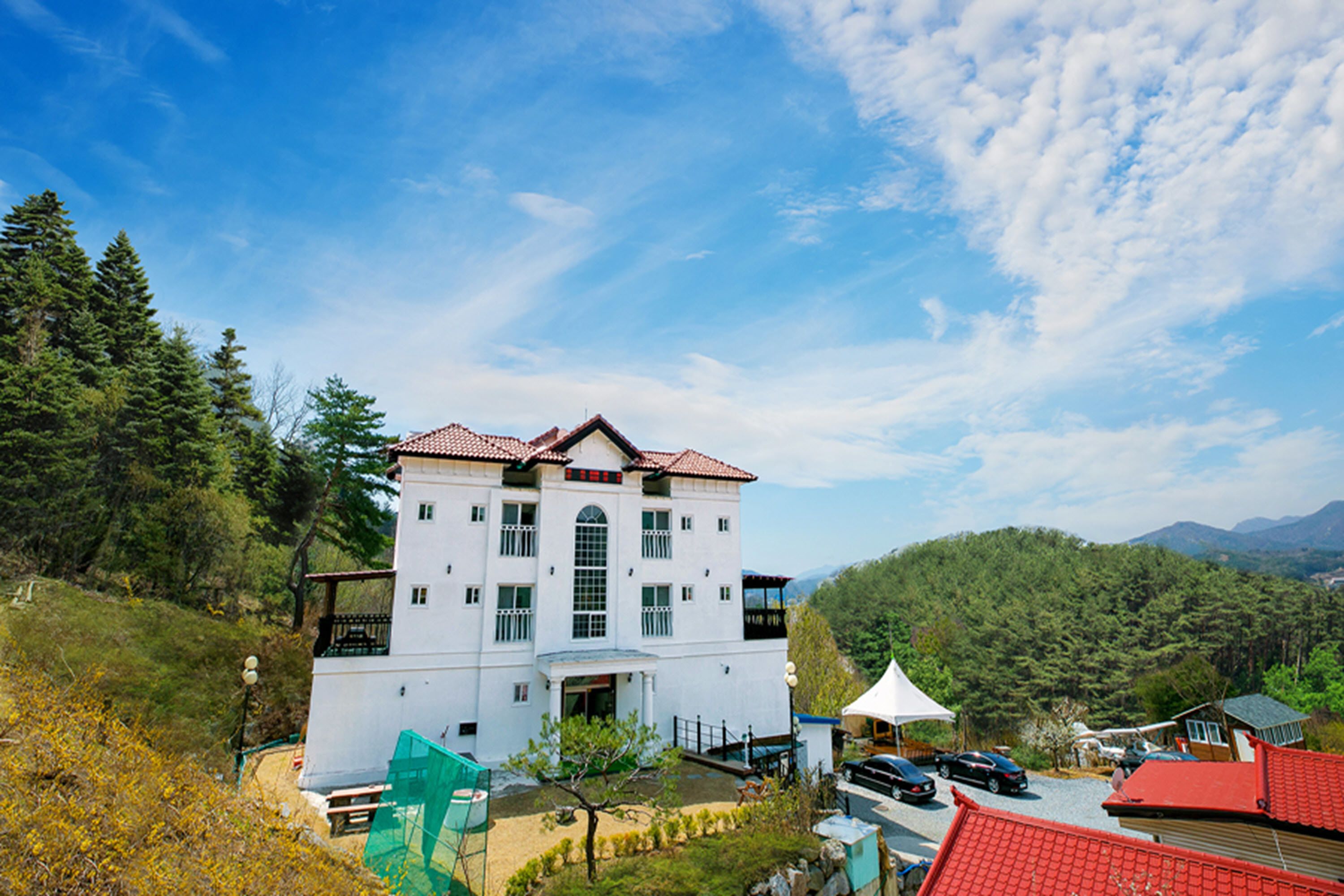 Nami Island Nara Spa Pension