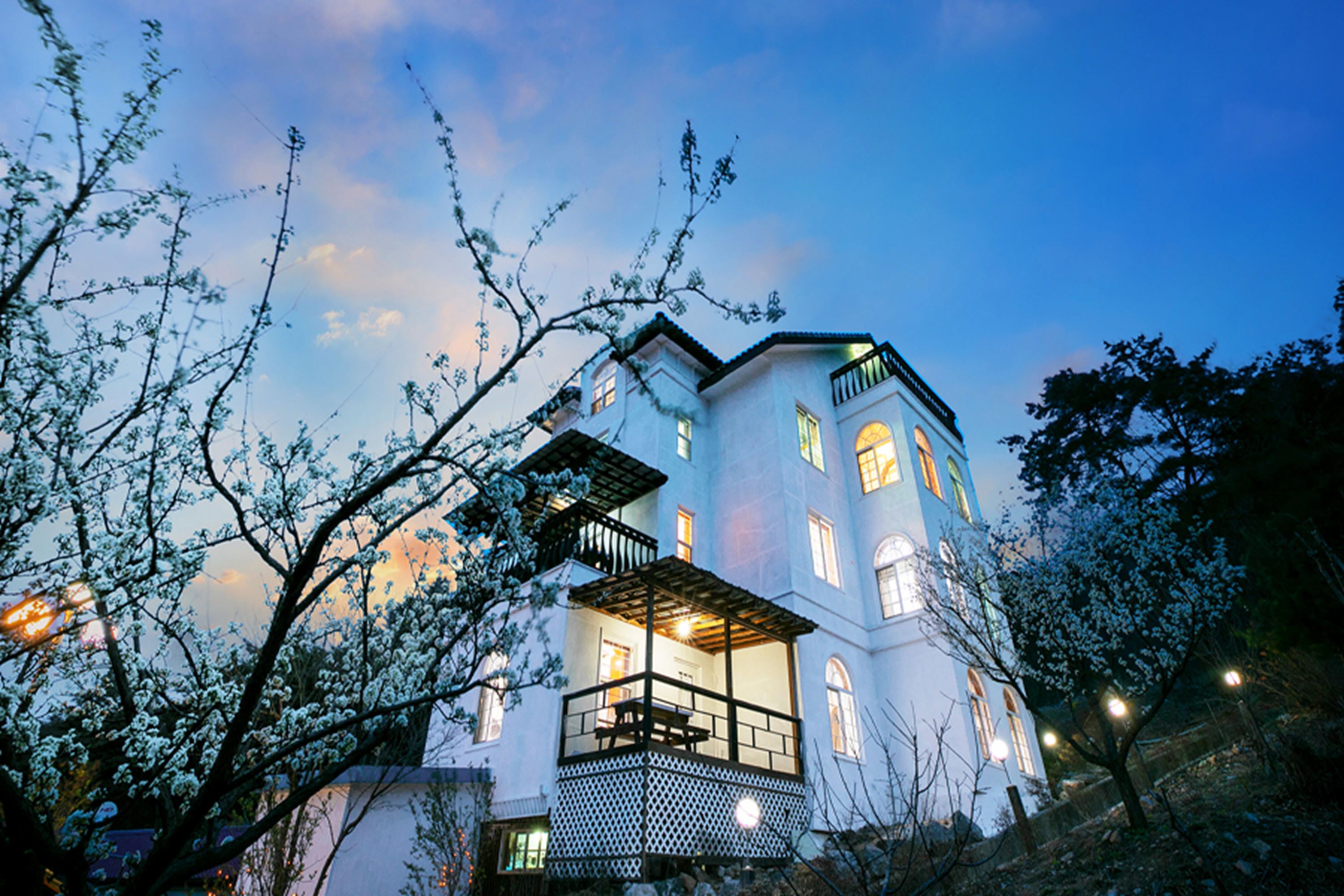 Nami Island Nara Spa Pension