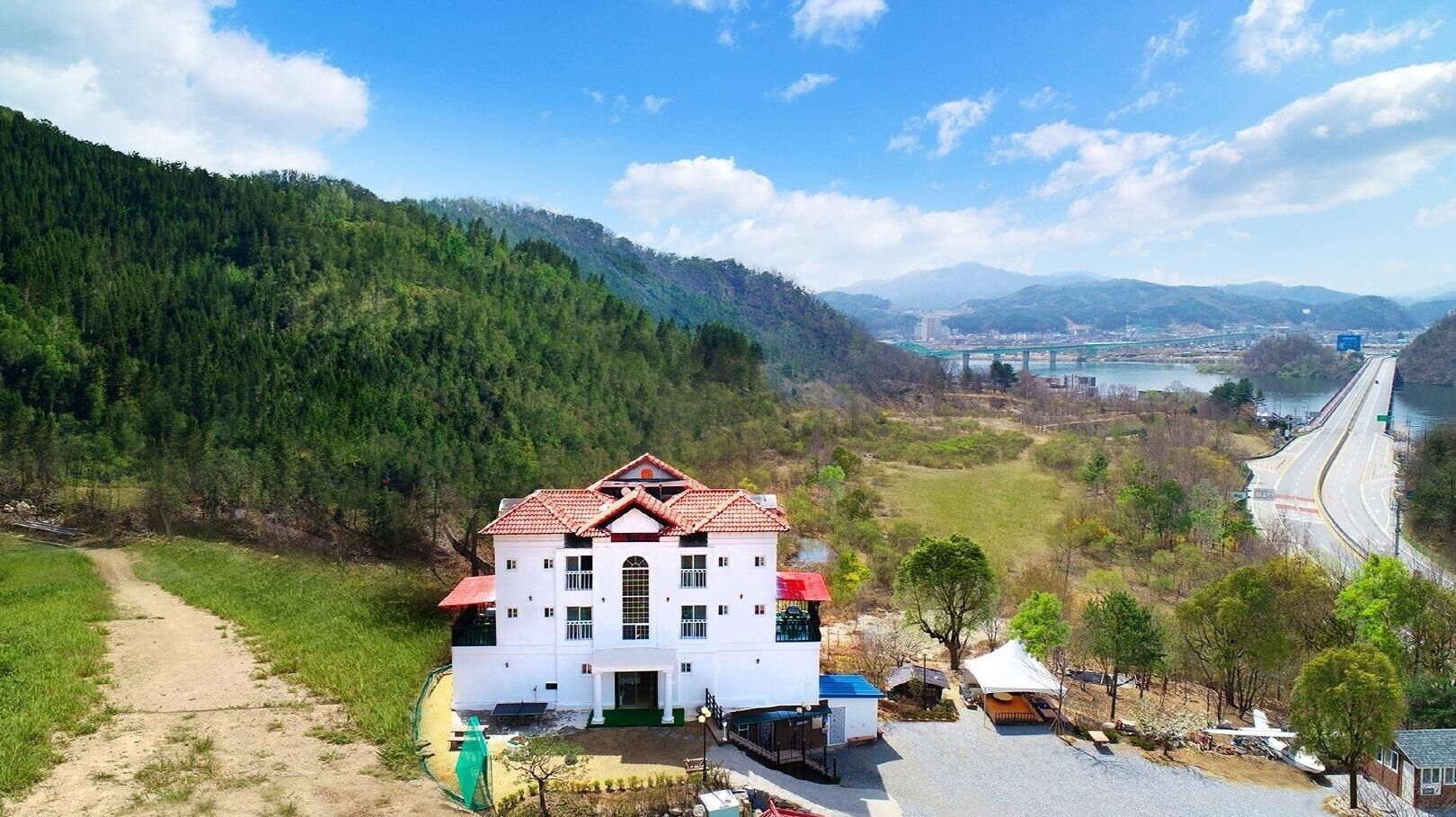 Nami Island Nara Spa Pension