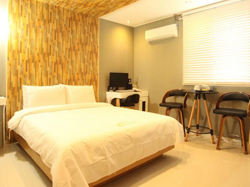 S Petite Hotel