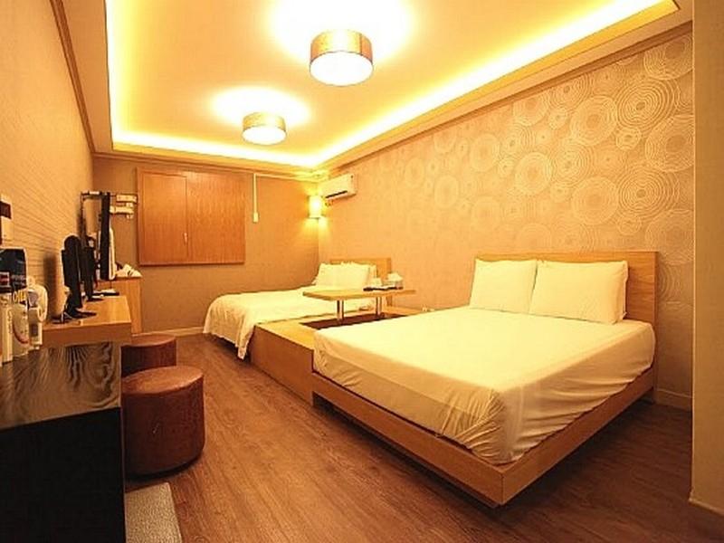 S Petite Hotel