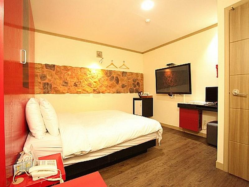 S Petite Hotel