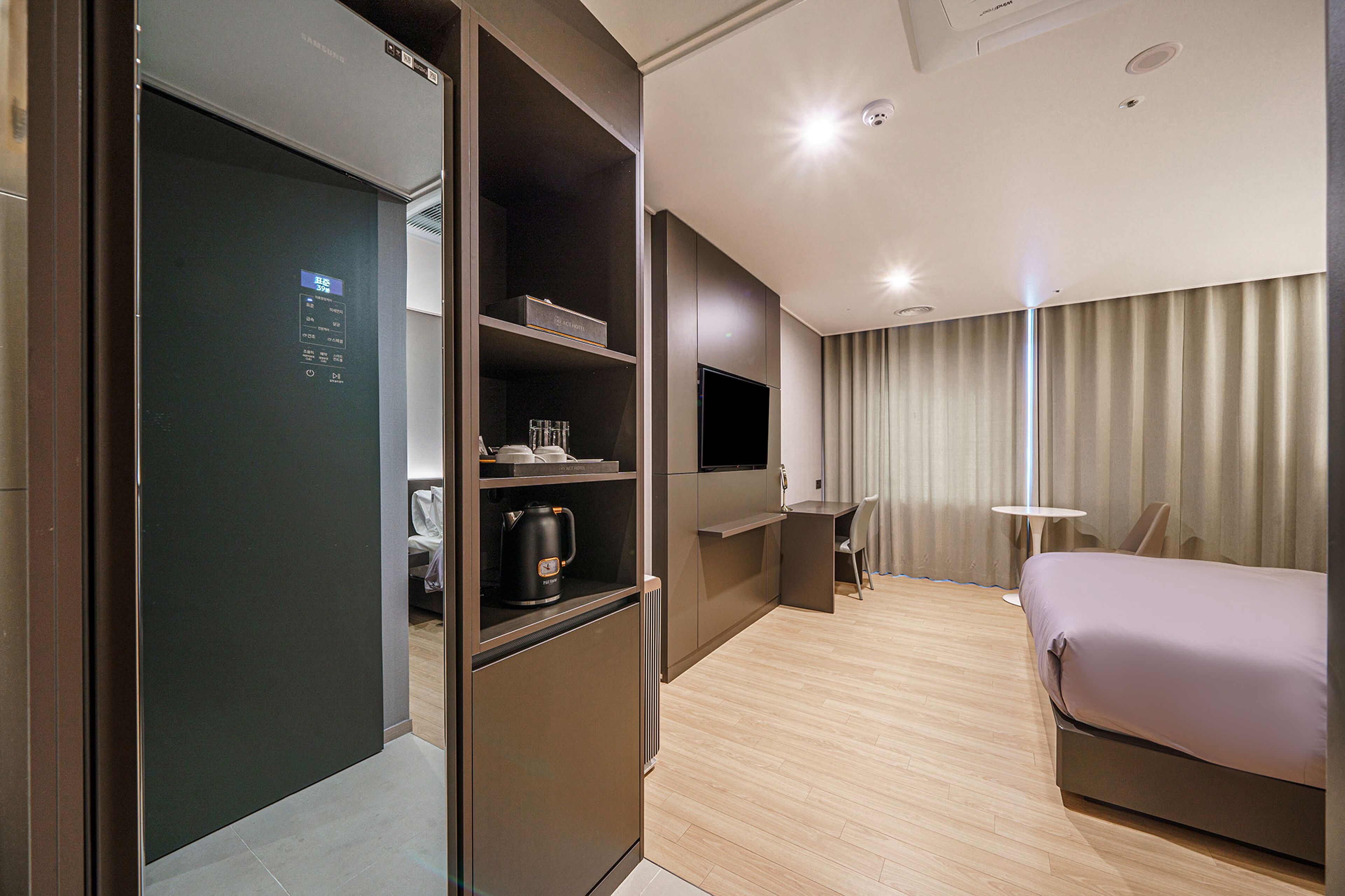 ACT Tourist Hotel