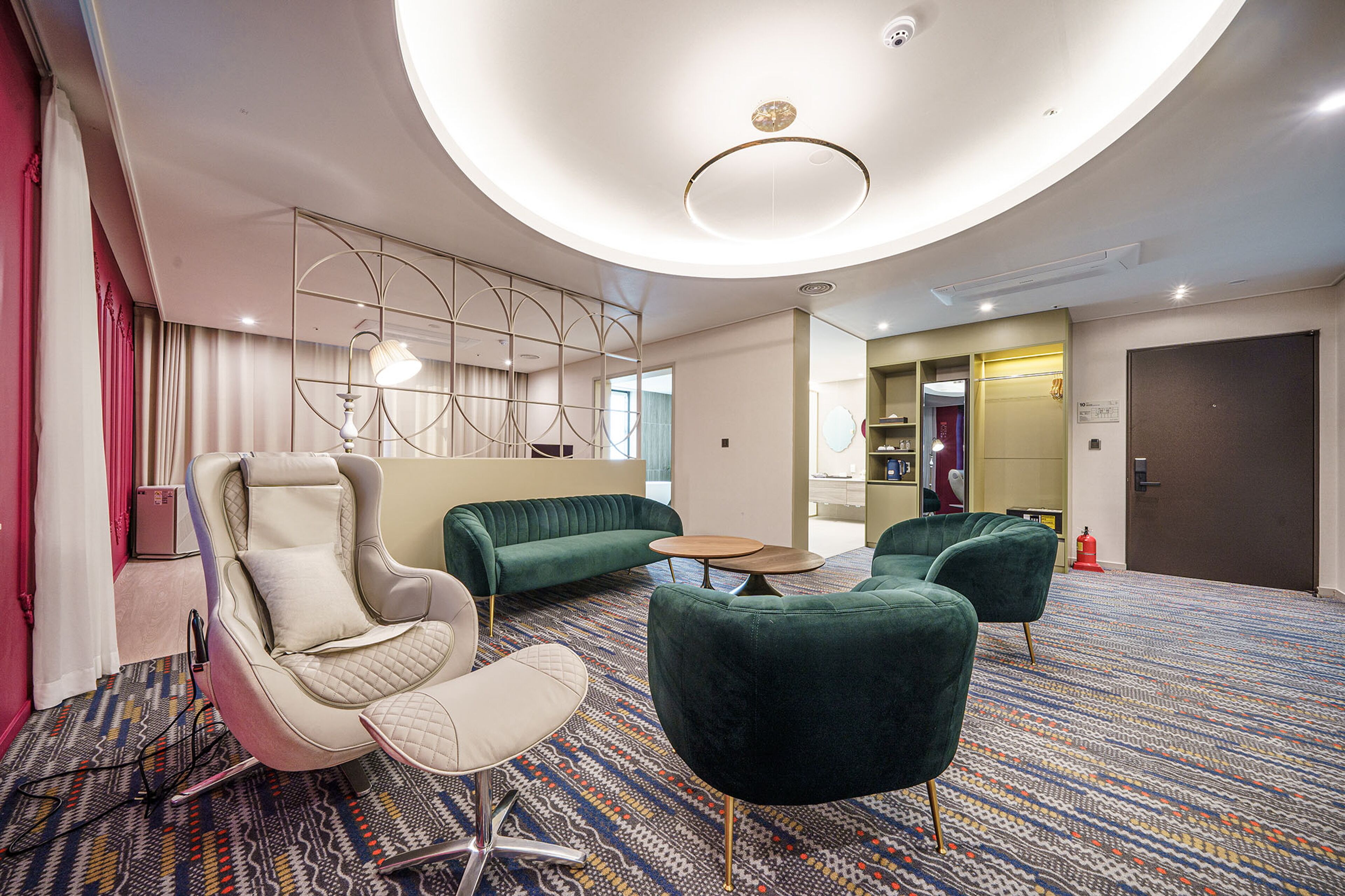 ACT Tourist Hotel