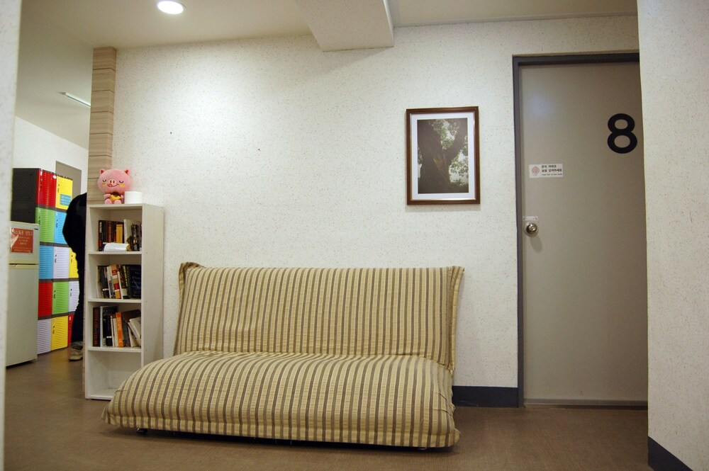 Empathy Dongseongro Guesthouse Hostel