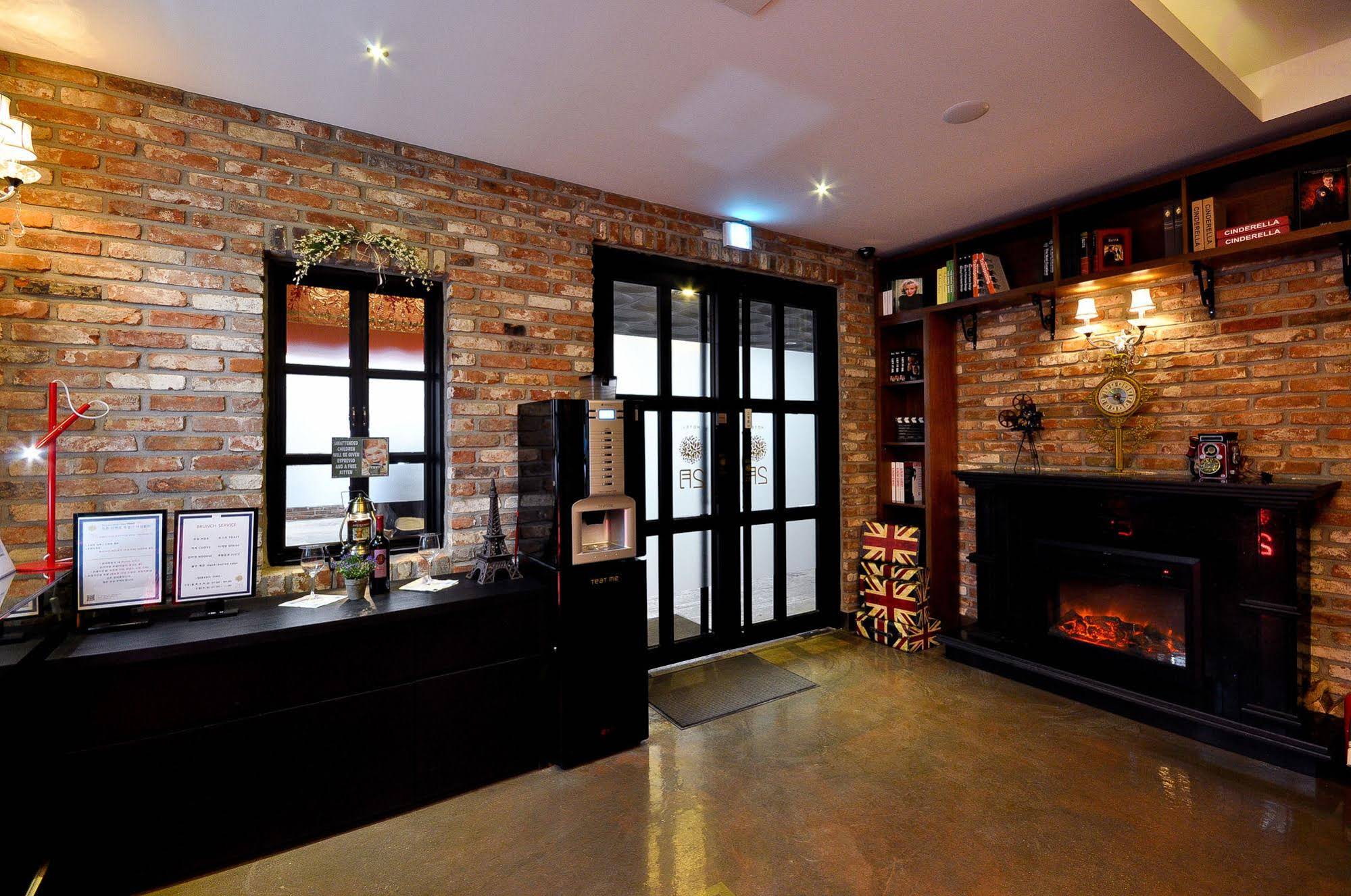 February Hotel Apsan