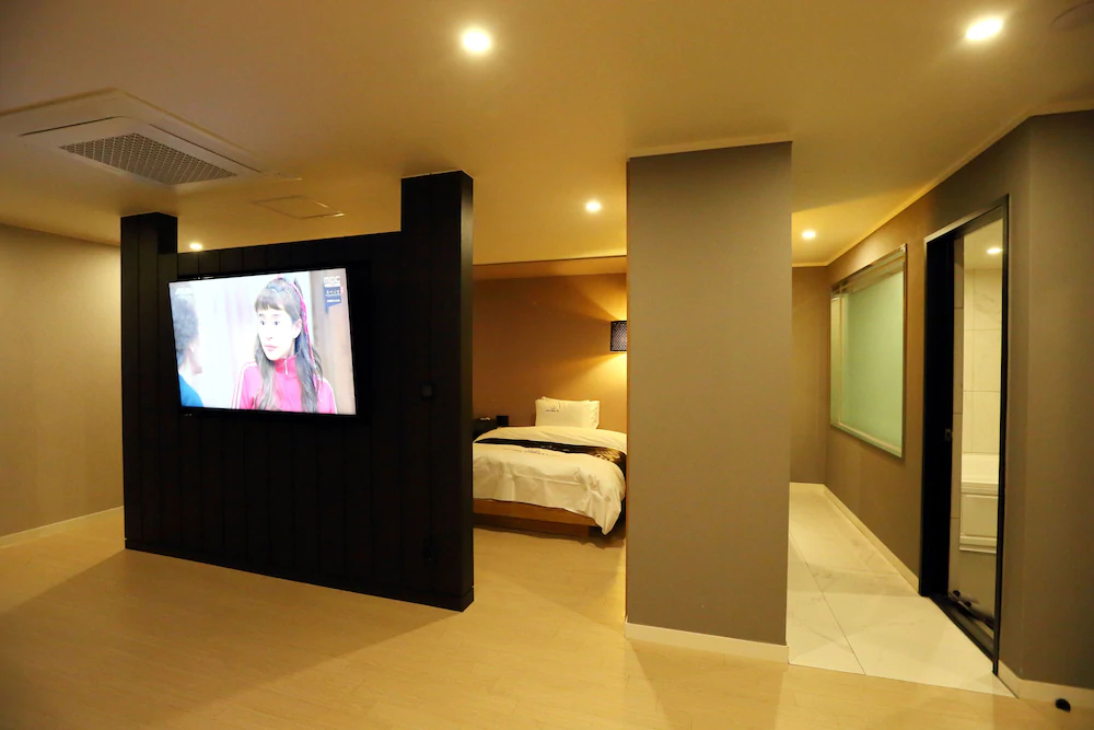 Forest 701 Hotel